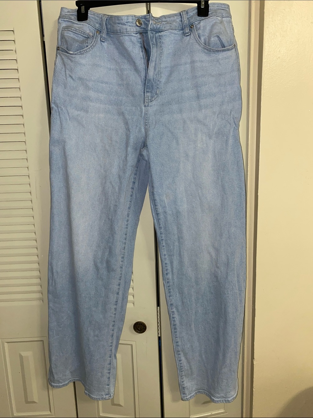 ⭐️ 3/$15 • No Boundaries • Light Wash • Straight Leg • 99% Cotton • XL(16-18)